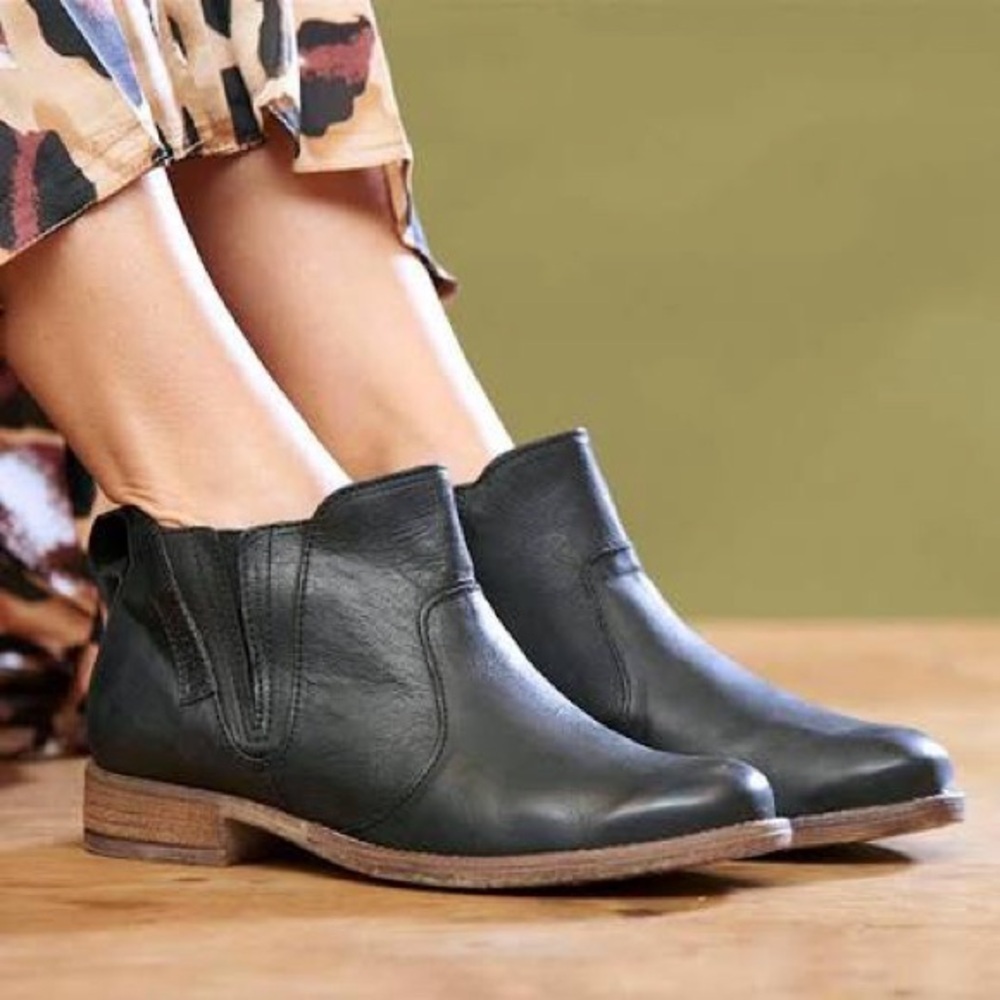 Josef Seibel Sienna 45 Women’s Black Leather Chelsea Ankle Boots